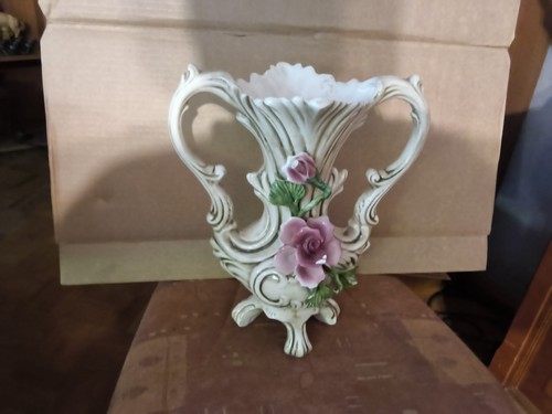 Porzlanvase gekennzeichnet mit